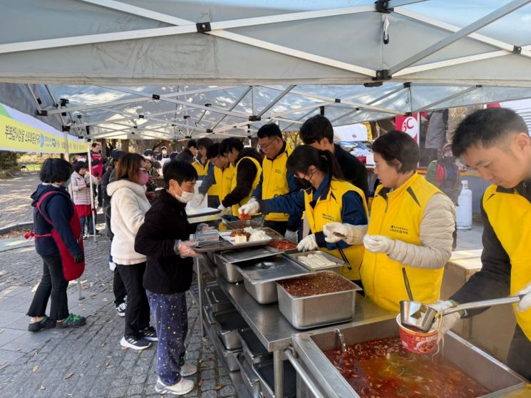 대구 현대정밀 임직원, 어르신 1000명에 무료급식 봉사활동
