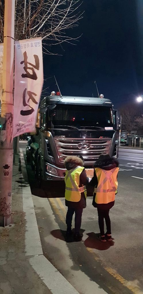 의정부시사 오는 12월 1일부터 31일까지 1개월간 주택가 주변의 도로·공터 등에 불법주차된 덤프트럭, 지게차, 굴착기 등의 건설기계를 대상으로 야간 특별단속을 실시한다. 의정부시 제공