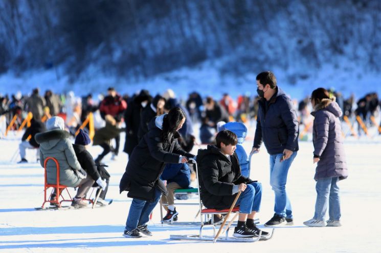 작년에 열렸던 강원도 인제군의 '빙어축제' 모습. 사진=인제군청 제공