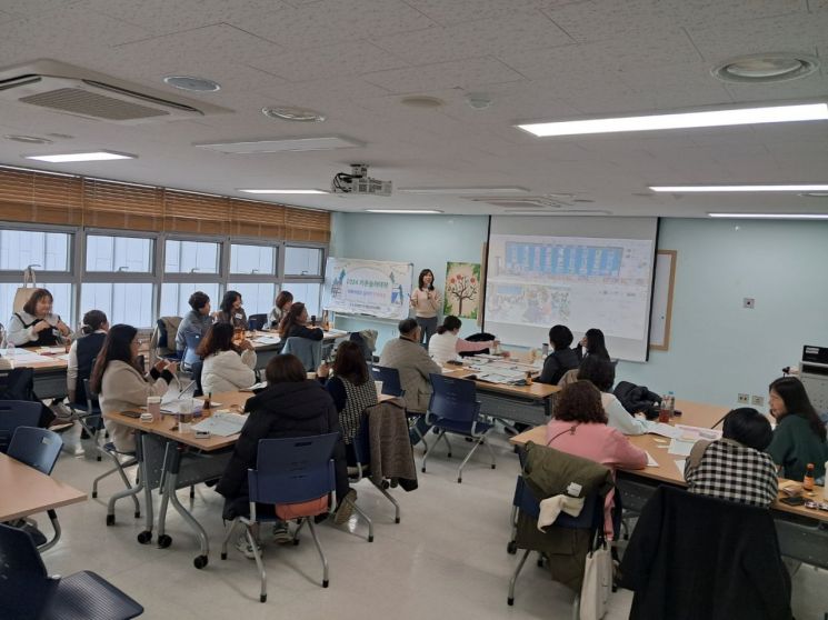 동두천시 청소년상담복지센터가 지난 2월부터 최근까지 지역사회 청소년상담 인력 양성을 위한 2024 카운슬러대학 '회복적 정의 실천가' 양성 과정을 운영하고 있다. 동두천시 제공