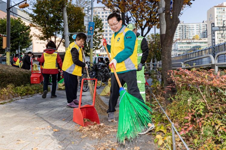 영등포구, 낙엽·은행나무 열매 대청소 안전한 생활환경 조성