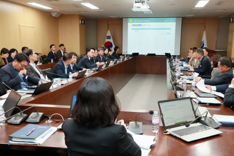 사천시가 스마트 경로당 구축사업 완료보고회를 진행 하고 있다.