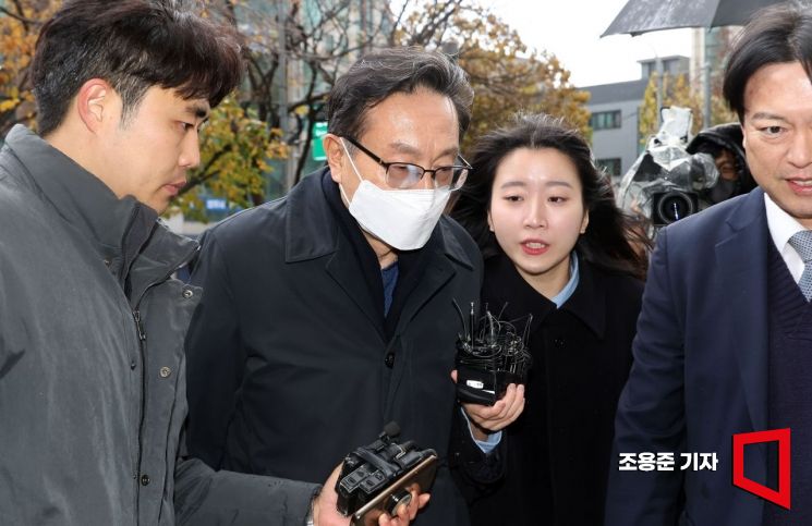 [포토] 영장심사 위해 법정 향하는 손태승 전 회장