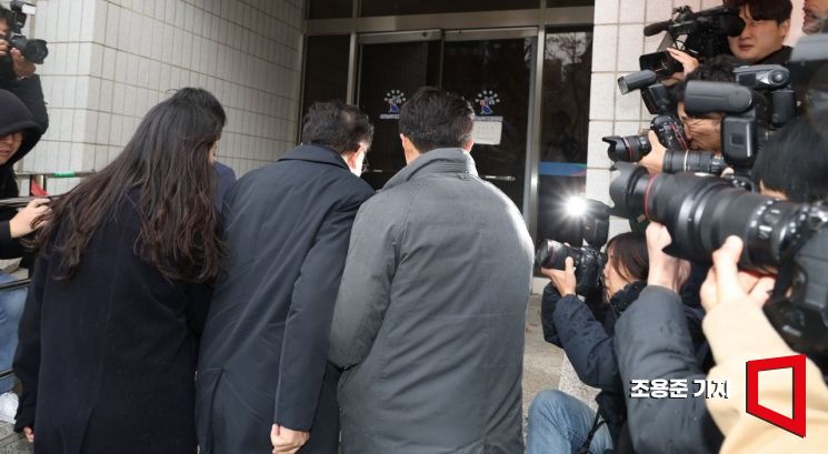 [포토] 법정 향하는 손태승 전우리금융지주 회장