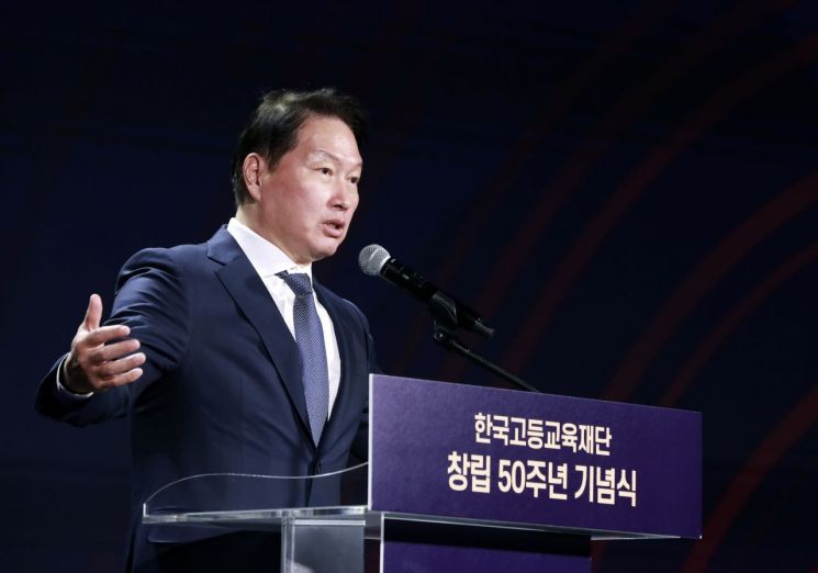SK 최태원 "사회 환원하는 법 디자인하는 인재 돼달라”