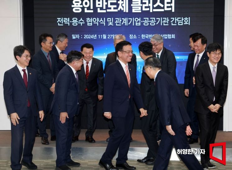 [포토] 부총리와 반도체 기업 대표의 웃음