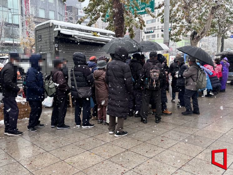 "추위는 밤부터 시작인데"…의미 없는 '한파 쉼터'에 갈 길 잃은 취약계층[르포]