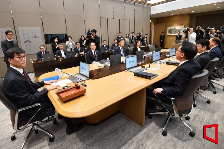 물가공포 재발하는 미국…韓금리인하 속도 줄이나