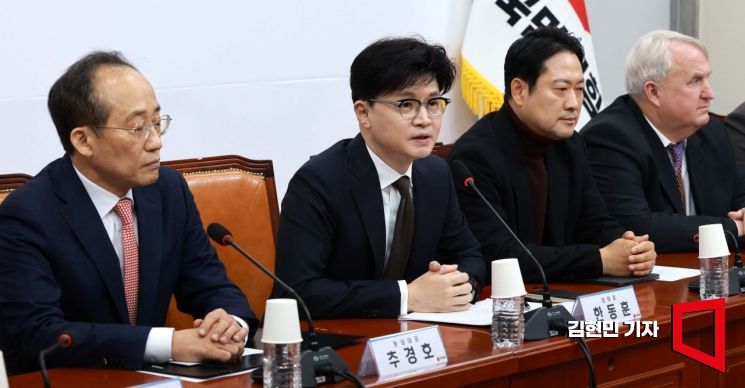 한동훈 "군·경, 반헌법적 계엄에 부역해선 절대 안 돼"