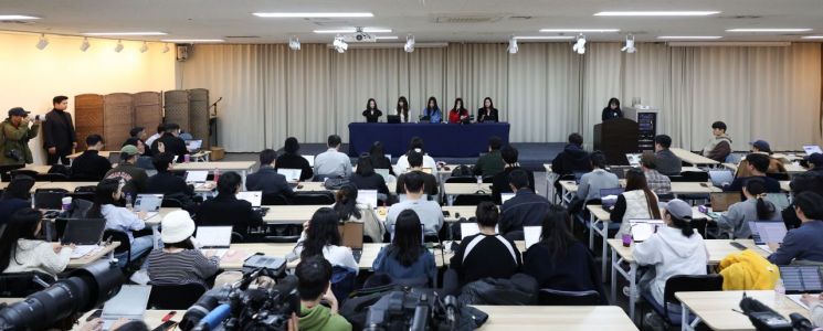 뉴진스, 어도어에 전속계약 해지 통보…"민희진과 함께 하고파"