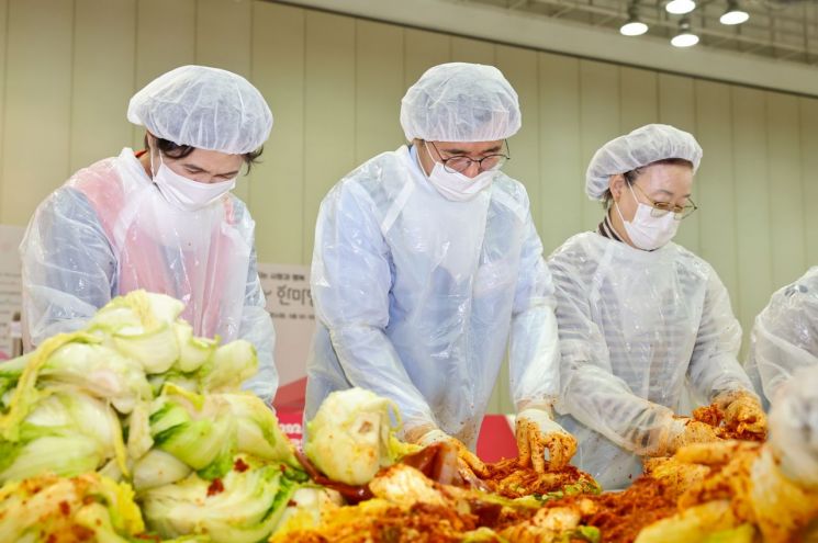 고리원자력본부,  부산시 ‘사랑의 김치나눔 한마당’ 행사 참여
