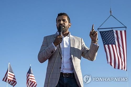 트럼프, FBI 국장에 '최측근' 캐시 파텔 임명