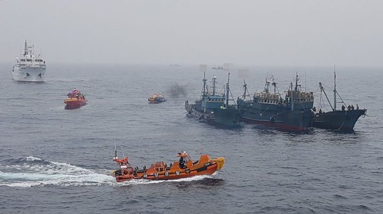 韓어선, 일본 EEZ서 나포…"명령불복 도주"