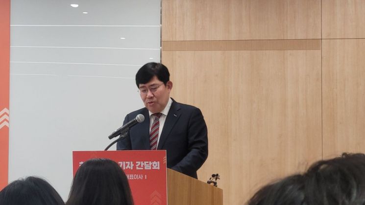 윤창현 코스콤 사장이 3일 코스콤 본사에서 열린 기자간담회에서 발표를 진행하고 있다.