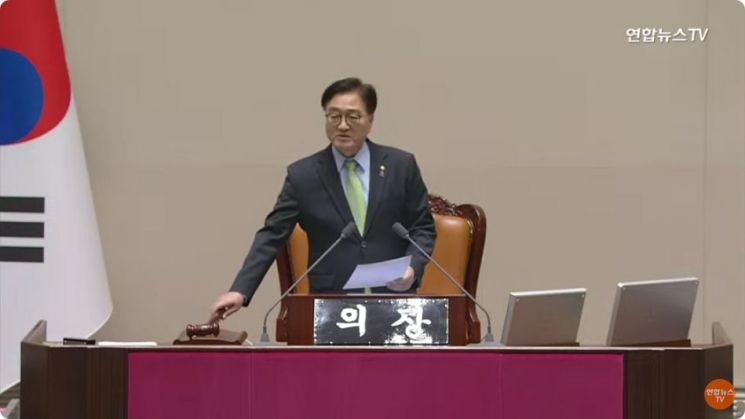 우원식 "尹 대통령과 국방부장관에 계엄해제 통지 보내…즉각 공고하라"