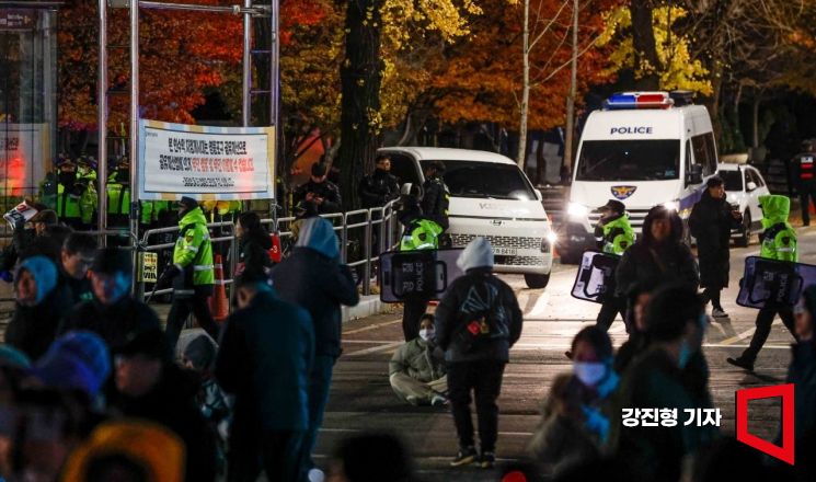 [포토] 국회서 철수하는 경찰병력