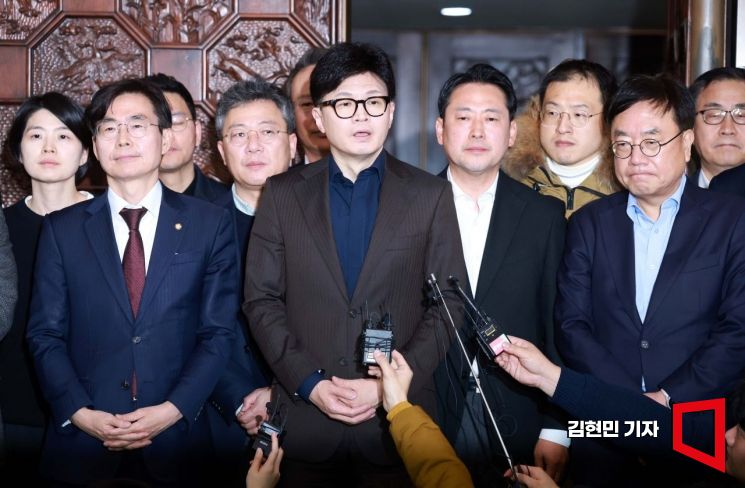 [포토] 韓 "尹, 이 참담한 상황 소상히 설명하고 국방장관 해임해야"