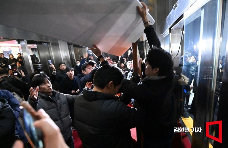 "한국, 이상하고 위험한 나라"…계엄소식에 日 누리꾼 반응