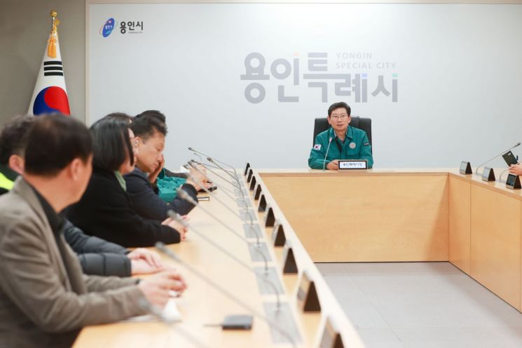 이상일 용인시장 "공직자들 차분하게 민생 챙기자"