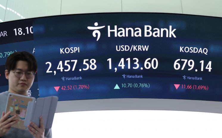 계엄 후폭풍…"원·달러 환율 1450원까지 오를 수 있다"