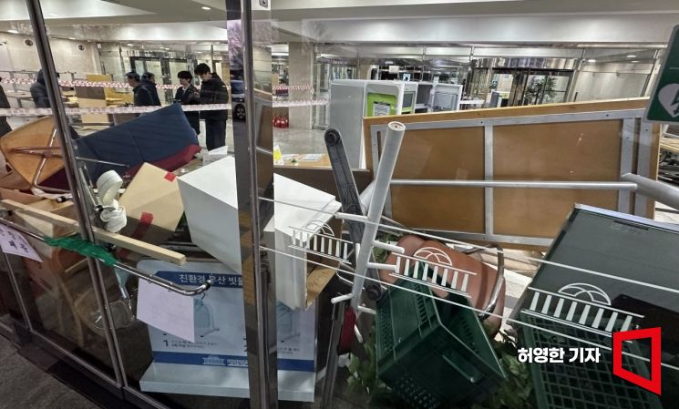 국회 "비상계엄 당시 계엄군 280명 국회 진입…의원 보호 위해 군, 경찰 출입 제한"