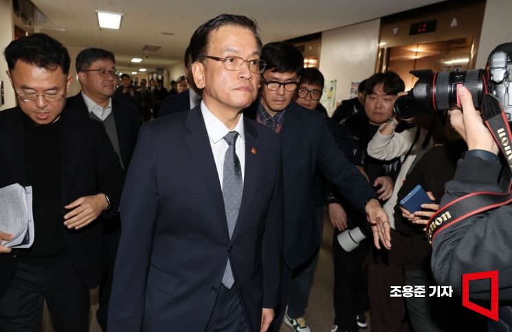 [포토] 긴급경제장관 합동 브리핑 마친 최상목 부총리