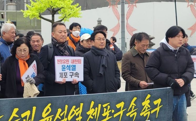 광주·전남 시·도지사 “국격 무너뜨린 尹 퇴진해야”