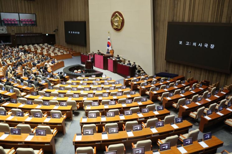 尹대통령 탄핵소추안 국회 본회의 보고…이르면 6일 표결