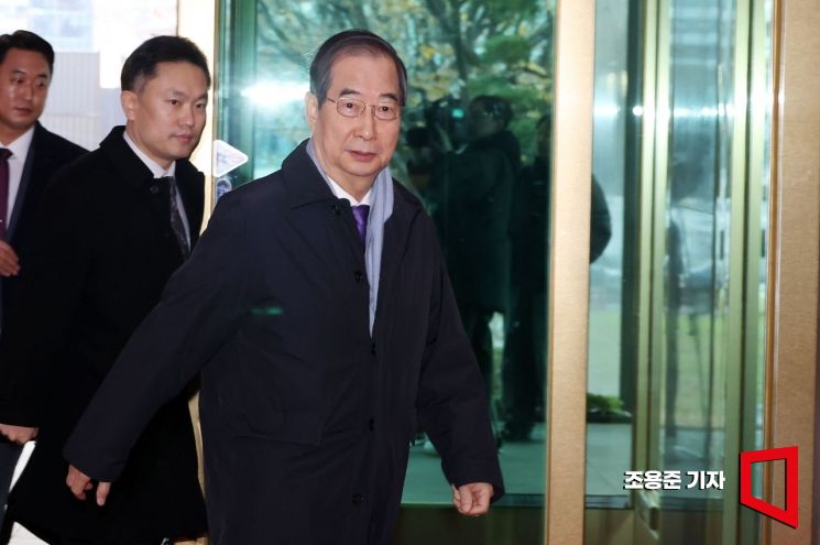 [포토] 출근하는 한덕수 국무총리