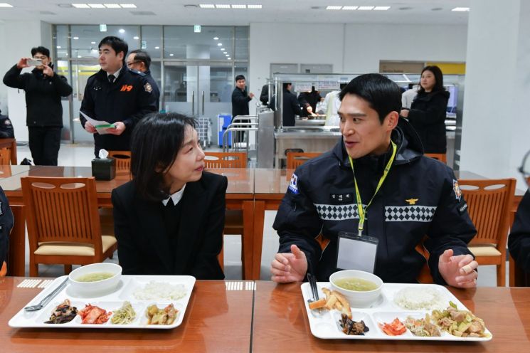 최호정 서울시의회 의장, 서울소방학교 방문 소방관 급식 실태 점검