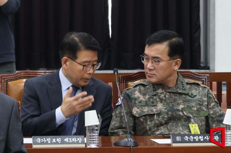 [포토] 정보위 긴급현안질의 출석한 전 방첩사령관과 국정원 3차장