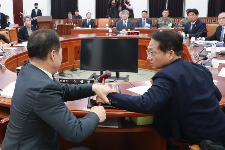 민주당 "박안수 육참총장, 비상계엄 선포 전날 서울 와"