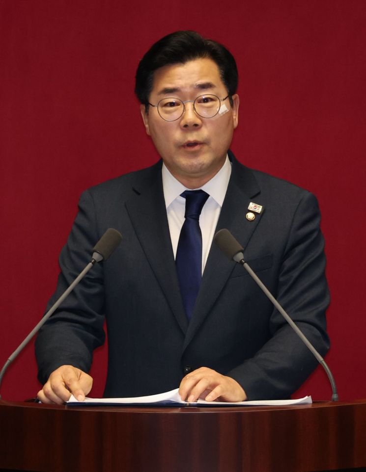 [속보] 박찬대, 尹 탄핵소추안 제안 설명…"직무수행 시 국가위기 가속"