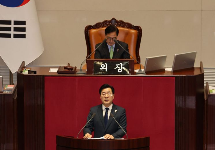 [속보] 박찬대, 본회의장 나간 與의원 실명 차례로 호명 