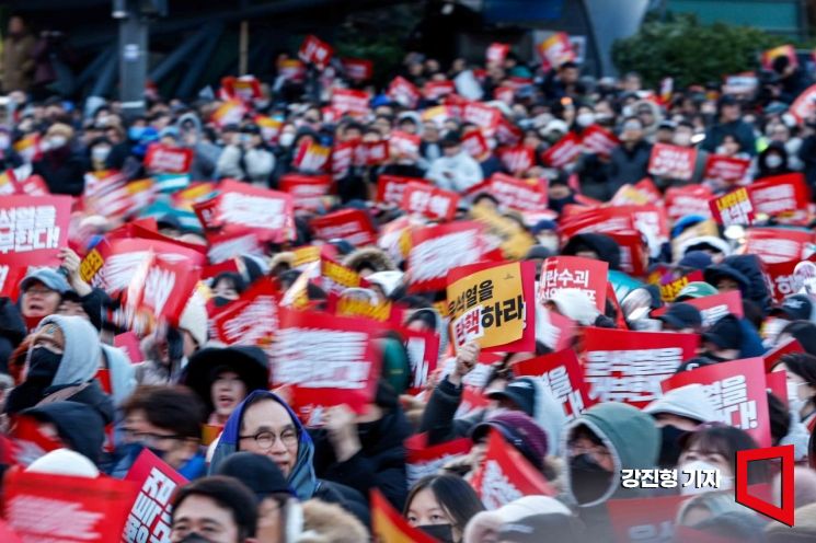 [포토] 대통령 탄핵 요구하는 시민들