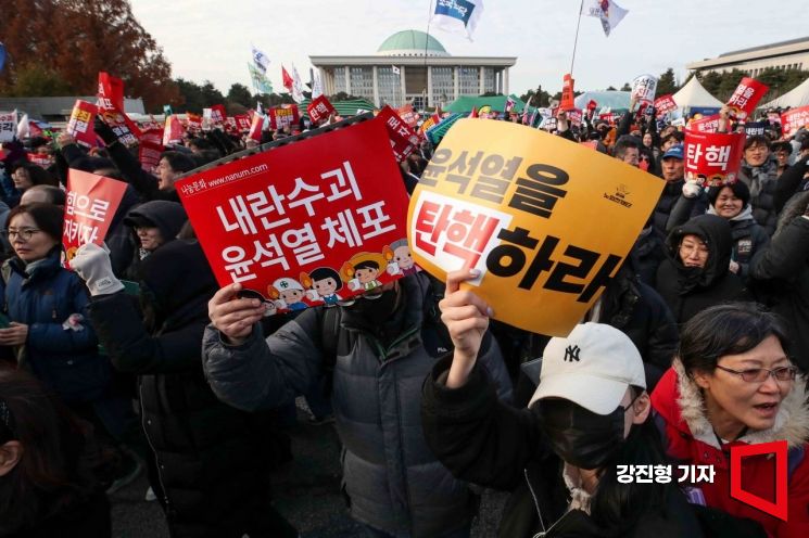 [포토] 윤석열 대통령 탄핵 요구하는 시민들