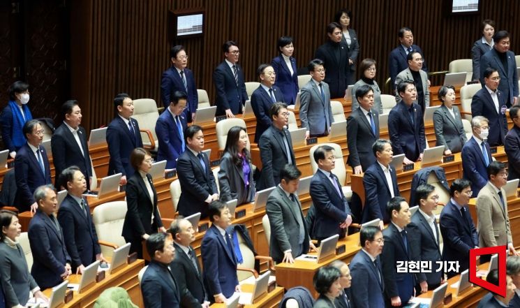 [포토] 국민의힘 의원 이름 일일이 호명하는 민주당 의원들