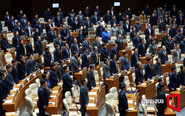 비상계엄 선포부터 '탄핵'까지…한국 뒤흔든 11일