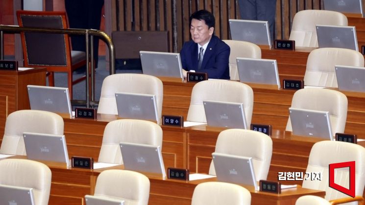 윤 대통령에 대한 탄핵 심판에 대해서는 "탄핵(소추안)에 찬성했다"며 "차분하게 헌법재판소의 판결을 기다리고 있다"고 전했다. 김현민 기자