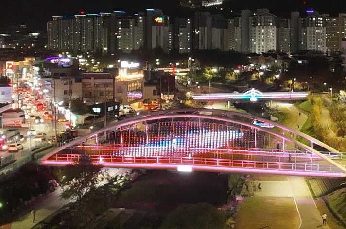 左光川大桥景观照明夜景。机张郡提供