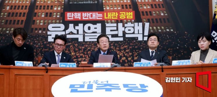 [포토] 이재명 "尹 탄핵하고 정상적인 민주주의 복원해야"