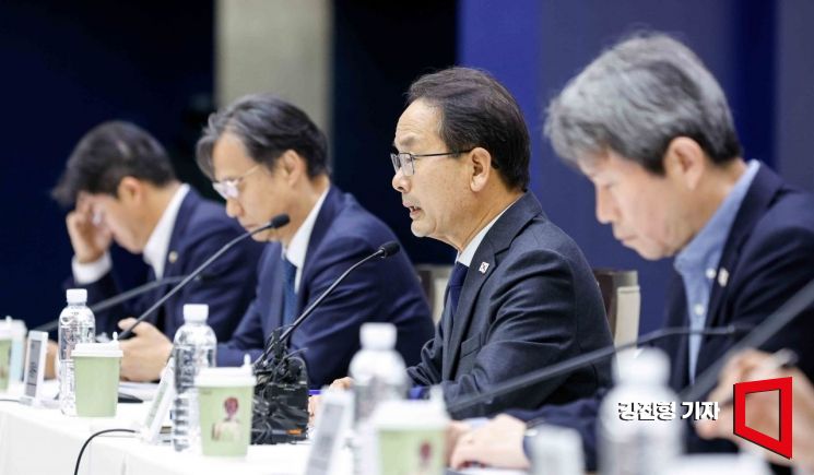 더불어민주당 강준현 국회 정무위위원회 간사가 10일 서울 여의도 한국거래소에서 열린 '자본시장 현안대응 및 현장점검'에 참석해 모두발언 하고 있다. 강진형 기자