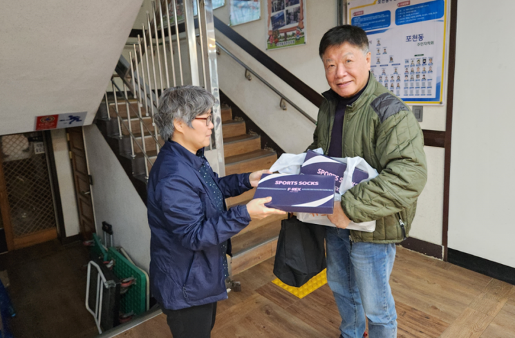 포천시, 한파 대비 취약계층 방한용품 전달
