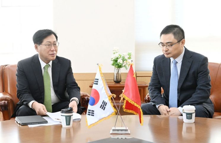 기재부, 주한 中 대사대리 면담…"정치적 영향 제한적…경제시스템 굳건"