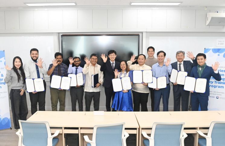 국립부경대, 연안도서국 수산 연수과정 수료식 개최