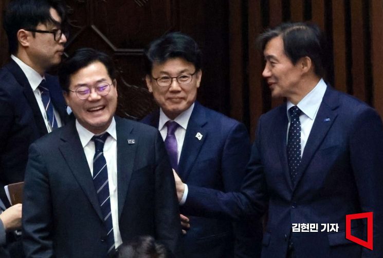 [포토] 대화하는 박찬대-조국