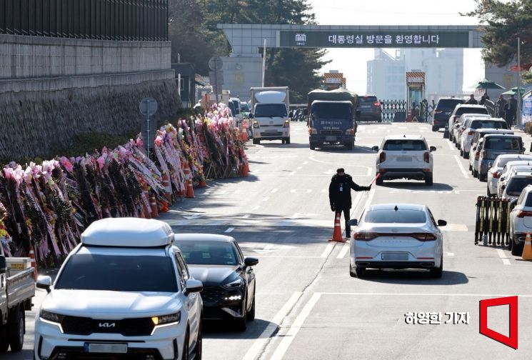 [용산통신]탄핵 앞둔 대통령실은…내부 '한숨', 외부 '분열'