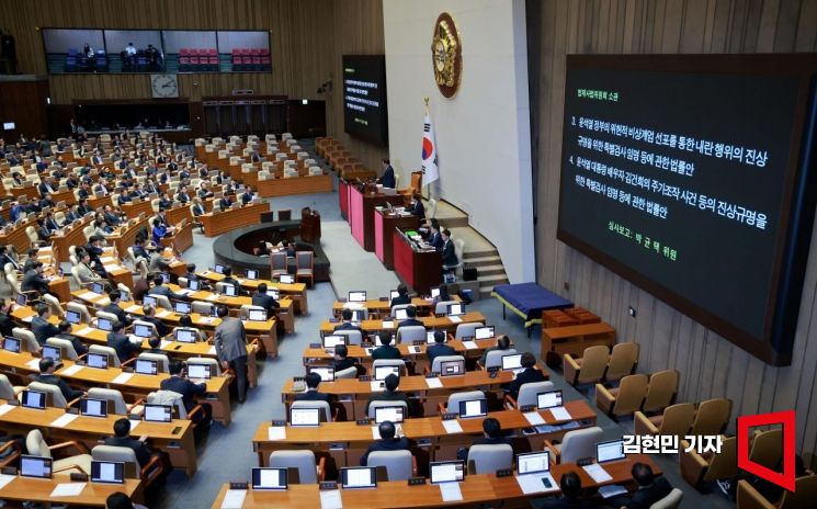 [포토] 네 번째 김여사 특검법, 국회 통과…與 4명 찬성표