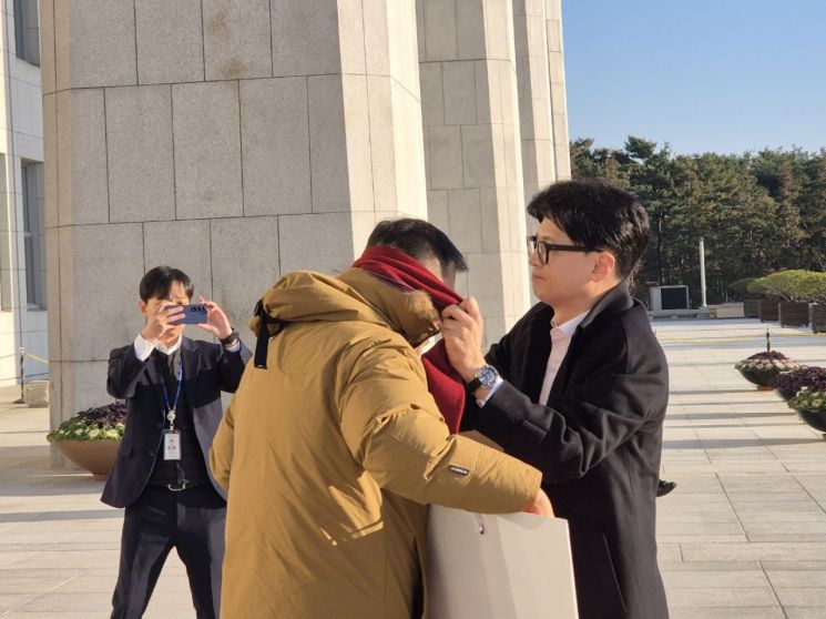 탄핵 표결 앞둔 한동훈 "오늘은 대한민국, 국민만 생각"