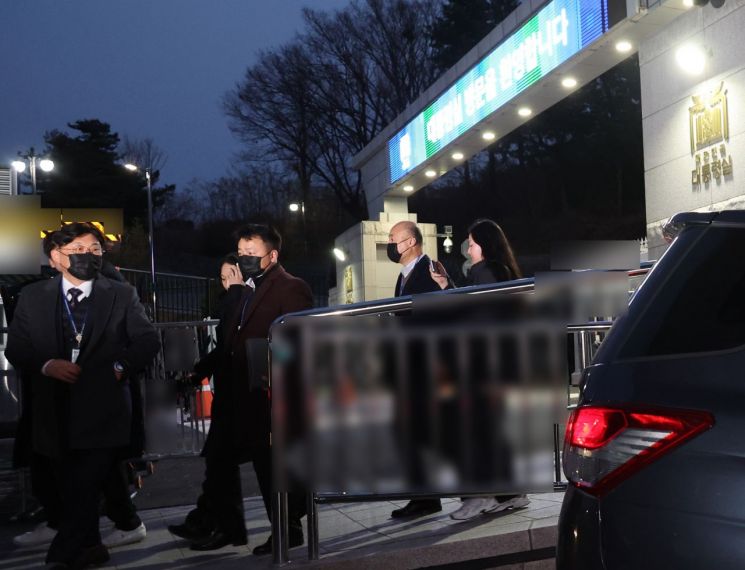 불꺼진 대통령실…'방문을 환영합니다' 전광판 문구 사라져 [포토] 